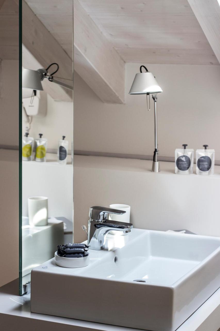 Manzoni 124 Bed&Relax Bed and Breakfast Esine Buitenkant foto